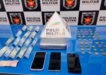 Casal tenta atropelar policial ao fugir de abordagem e é preso após perseguição em Buritizeiro