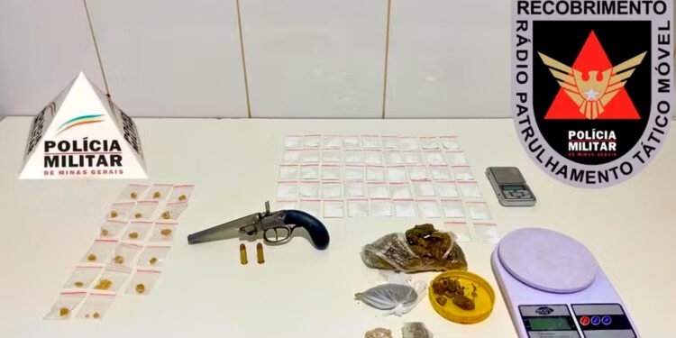 Em Unaí: homem com passagens por tráfico e homicídio é preso após a PM saber que ele estaria vendendo drogas em área de mata