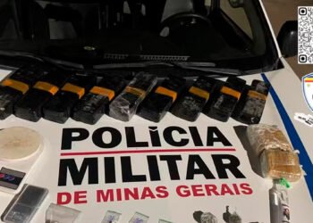 Homem com passagens por tráfico, roubo e homicídio é preso após a PM encontrar drogas na casa dele, em Montes Claros