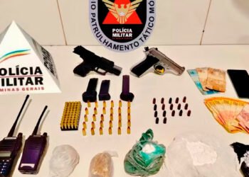 Homem é preso após a Polícia Militar encontrar cocaína escondida dentro de caixa de som, em Unaí