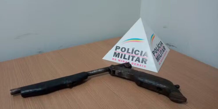 Homem é preso após denúncia de que ele abusava da filha; menor contou que pai tocava em suas partes íntimas e a proibia de ir à escola por ciúmes