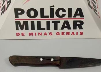 Idosa cadeirante passa mal e cai ao tentar intervir em briga entre o filho e a namorada dele em Arinos