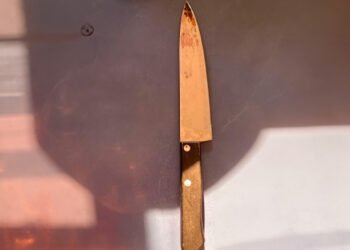 Após ser preso por roubo, homem diz à polícia que perdeu os acessórios roubados ao colocá-los em um bolso furado da calça, em MG