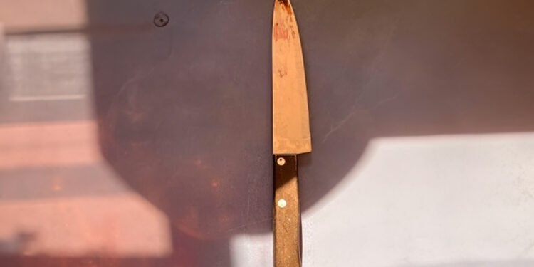 Após ser preso por roubo, homem diz à polícia que perdeu os acessórios roubados ao colocá-los em um bolso furado da calça, em MG