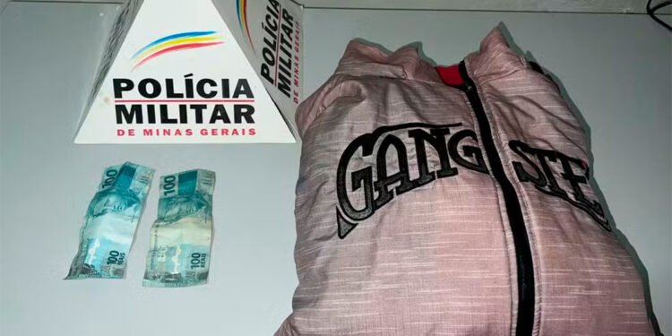 Menor é apreendido depois de invadir restaurante, simular estar armado e roubar funcionários em Montalvânia