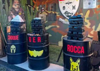 PM apreende 75 barras de maconha enquanto apurava informações de que chefe do tráfico tinha recebido drogas em Montes Claros