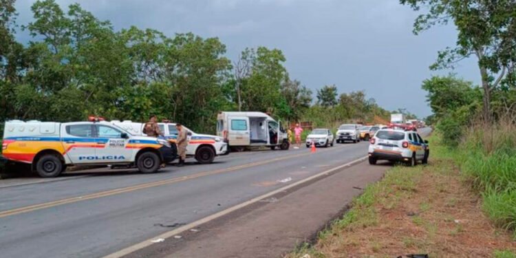 Policial Militar morre em acidente envolvendo dois carros na BR-365, próximo a Coração de Jesus