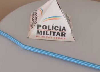 Homem surdo foge ao agredir irmã com cabo de rodo e ameaçá-la com faca após ela gesticular que chamaria polícia em Riachinho