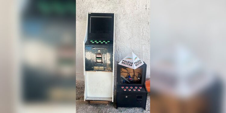 Operação policial apreende máquinas de jogos de azar em estabelecimento comercial de Coronel Murta