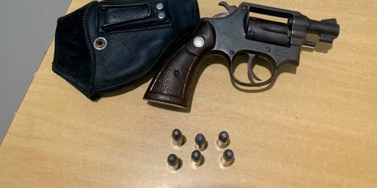 Polícia prende suspeito de manter diarista e a filha dela em cárcere privado depois de ser contratada para prestar serviços domésticos em Curvelo