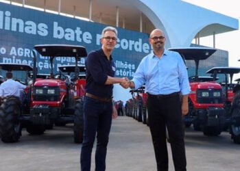 Governo de Minas entrega maquinários para impulsionar a agricultura familiar e a geração de renda em 52 municípios