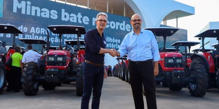 Governo de Minas entrega maquinários para impulsionar a agricultura familiar e a geração de renda em 52 municípios