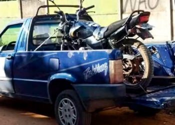 Motociclista rouba posto de combustíveis durante abastecimento de moto e é preso após gastar o dinheiro com drogas