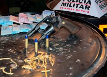 Homens assaltam loja, fazem funcionários reféns e são presos ao tentarem fugir, em Montes Claros