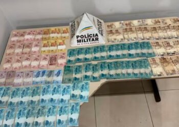 Dois homens são presos após polícia encontrar na casa deles mais de R$ 5 mil em notas falsas, em Janaúba