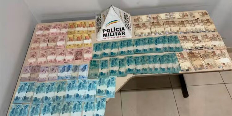 Dois homens são presos após polícia encontrar na casa deles mais de R$ 5 mil em notas falsas, em Janaúba