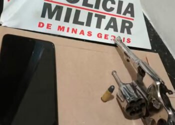 Homens são perseguidos e presos pela PM após roubarem motocicleta em Taiobeiras