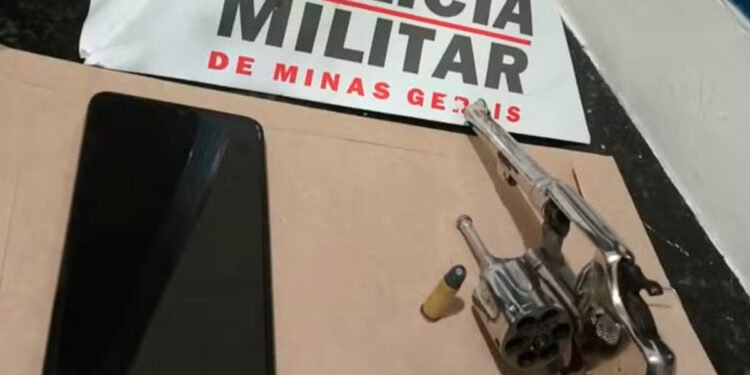 Homens são perseguidos e presos pela PM após roubarem motocicleta em Taiobeiras