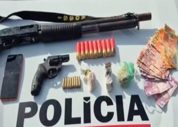 Operação de combate a homicídios apreende armas, drogas e dinheiro