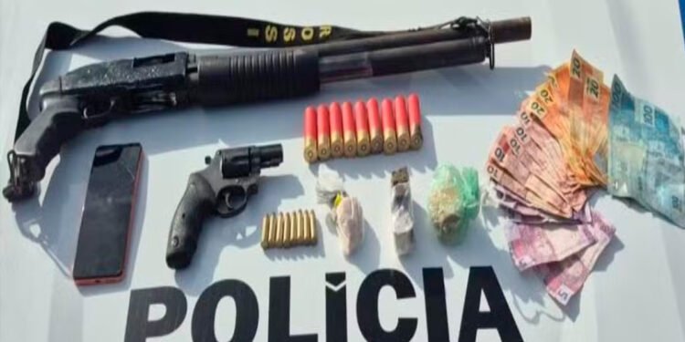 Operação de combate a homicídios apreende armas, drogas e dinheiro