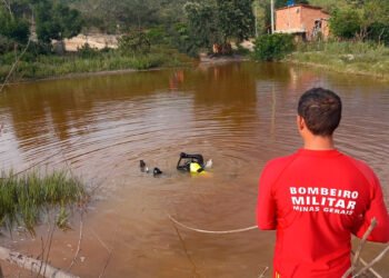 Jovem de 22 anos morre afogado em lagoa no Norte de Minas; bombeiros fazem resgate