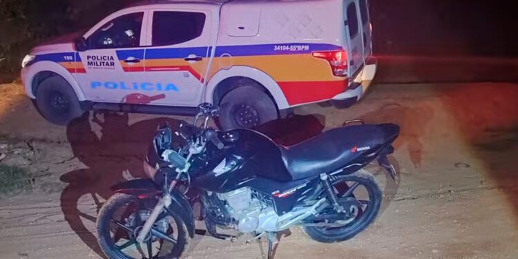 Moto furtada enquanto dono assistia jogo de futebol é recuperada pela Polícia Militar de Várzea da Palma