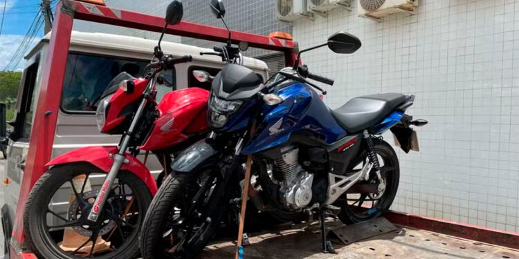 Homem compra motos pela internet, tenta transferir uma delas e descobre que veículos são clonados