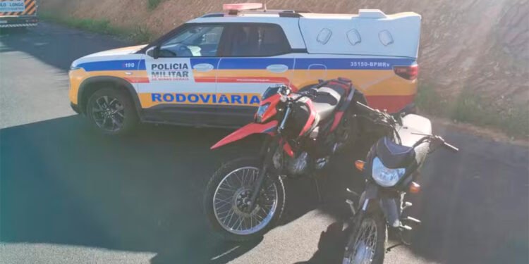 Motos furtadas em SP são apreendidas em ônibus que seguia para BA e passava pela BR-135