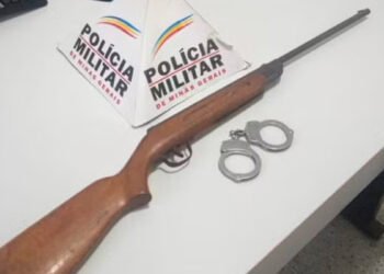 Policiais encontram mulher trancada no quarto e prendem namorado dela por ameaça em Montes Claros