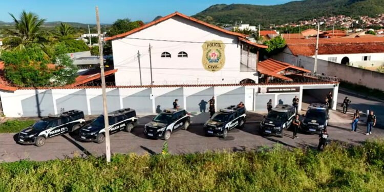 Polícia cumpre mandados em operação de combate ao tráfico de drogas e lavagem de dinheiro no Norte de MG