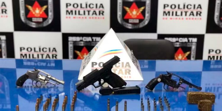 Polícia apreende armas e drogas com suspeitos que estariam planejando ataque a desafetos em Pirapora