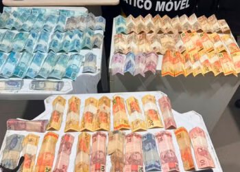 Polícia Militar apreende mais de R$ 5 mil e drogas guardados dentro de uma casa em Curvelo; um homem foi preso