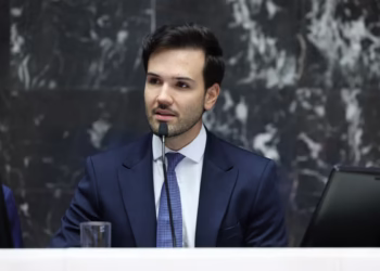 Presidente da ALMG faz aceno a Zema e exalta Propag em discurso de abertura do ano legislativo