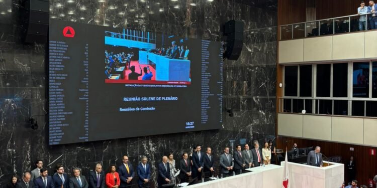 Assembleia Legislativa faz um minuto de silêncio em homenagem a Newton Cardoso