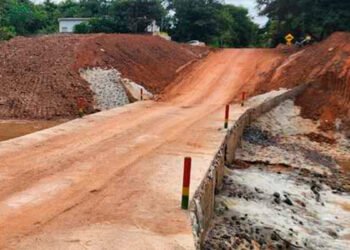 Departamento de Estradas de Rodagem interdita MG-202, ente Pintópolis e Urucuia, para reparos na pista