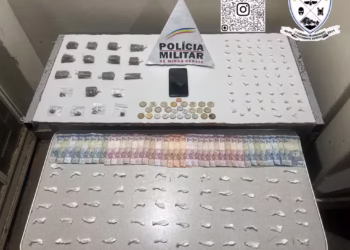 Jovem é preso ao ser flagrado escondendo drogas na cintura e em bolsa, em Montes Claros