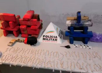 Duas pessoas são presas após a Polícia Militar apreender 26 tabletes de maconha e mais de 300 pedras de crack em Lagoa dos Patos