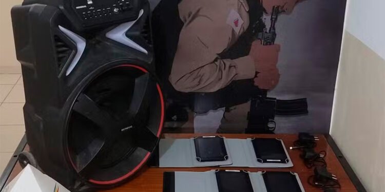 Homem que confessou ter furtado eletrônicos de clube em Buritizeiro é preso após esfaquear rapaz