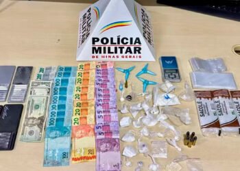 Homens são presos por tráfico de drogas após PM suspeitar de atitude de motorista de carro em Araçuaí