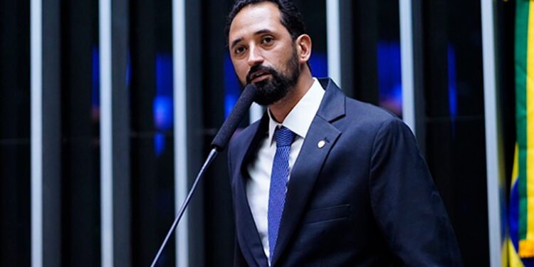 Polícia Militar é acionada em confusão entre deputado Maurício do Vôlei e ex-esposa