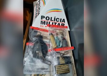Em Unaí, policiais apreendem munições em caixa de ferramentas e arma dentro de travesseiro durante ocorrência de violência doméstica