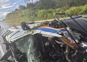 Soldado e sargento da PM ficam feridos em acidente na BR-135