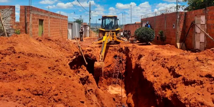 Soterramento deixa um trabalhador morto e dois feridos em Montes Claros
