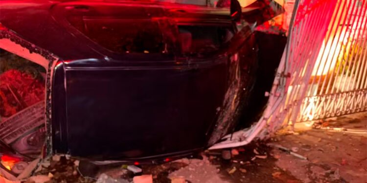 Motorista é preso por embriaguez ao volante e direção perigosa após atingir casa, em Pirapora