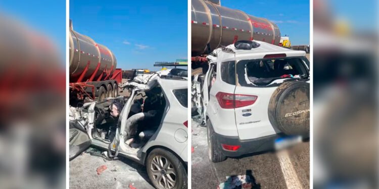 Motorista morre após carro bater em carreta que saía de posto na BR-135