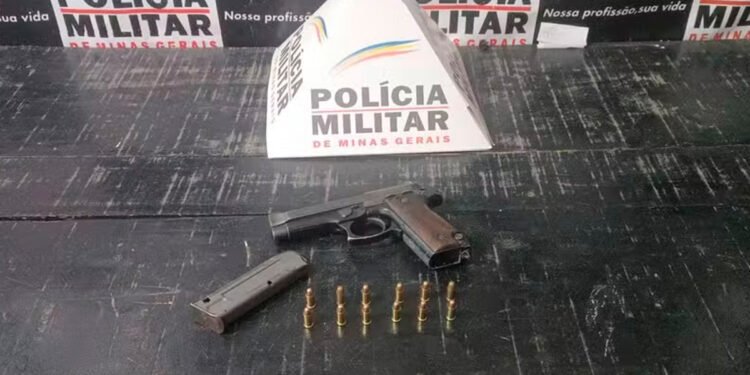 Rapaz é assassinado enquanto jogava futebol com sobrinho de 3 três anos na porta de casa