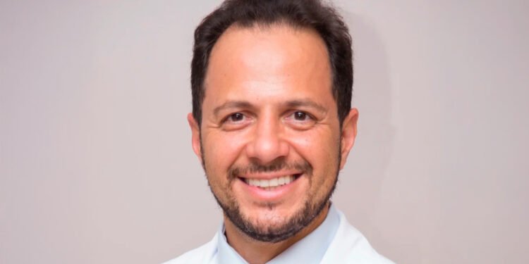 “Dá pra prevenir, sim”: Médico alerta sobre sinais e prevenção do câncer colorretal