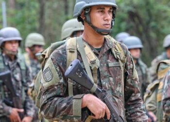 Soldados da EsAO participam do “Dia Verde” em atividade de formação militar