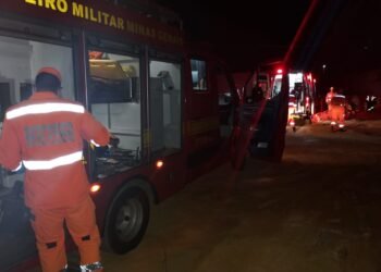 Trabalhador é gravemente ferido após cair de talude e ser atravessado por vergalhões em Varginha