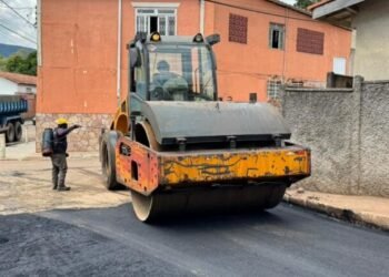 Lambari avança no projeto “Sem Lama e Sem Poeira” com obra de calçamento na Vila Brasil